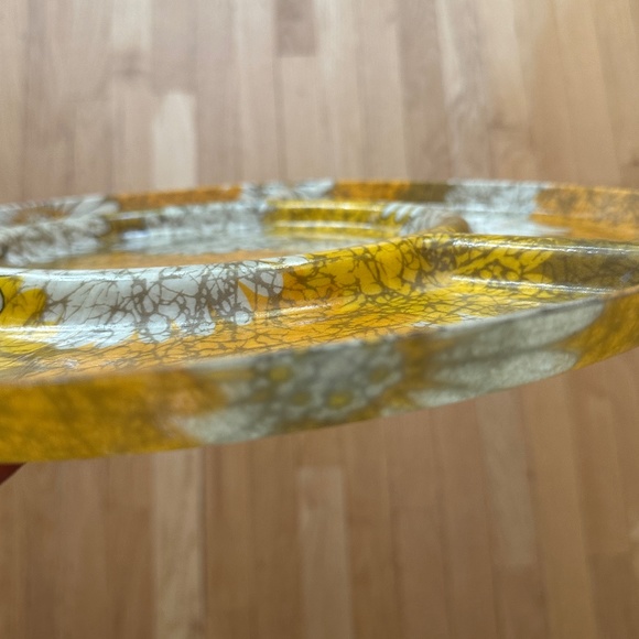 Traymold Fiberglass 16" Round Divided Serving Tray Yellow White Big Daisy Flower - Picture 6 of 15